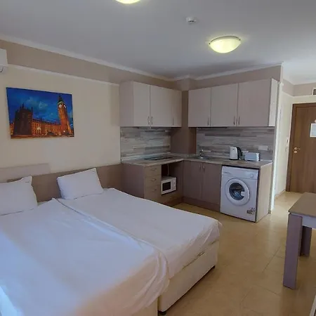 Admiral Plaza, & Σάνι Μπιτς