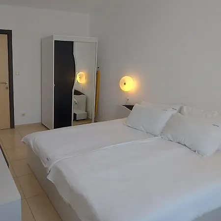Apartman Admiral Plaza, & Napospart