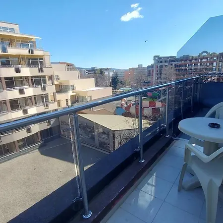 Apartman Admiral Plaza, & *