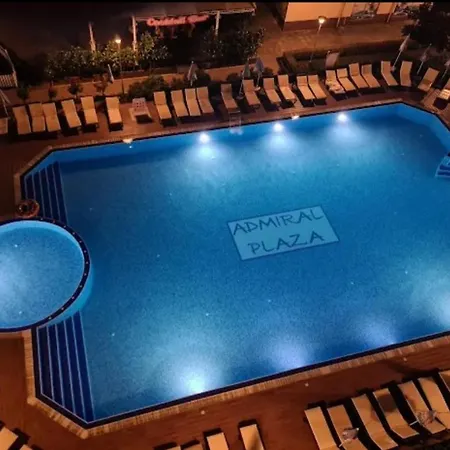 Admiral Plaza, & Σάνι Μπιτς