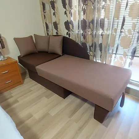 Apartman Admiral Plaza, & *