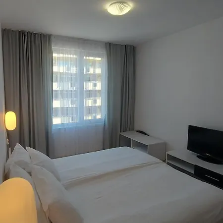 Admiral Plaza, & Apartman *