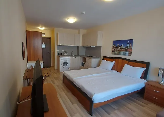 Admiral Plaza, & サニービーチ