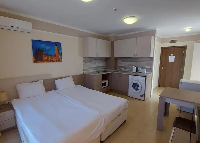 Admiral Plaza, & サニービーチ