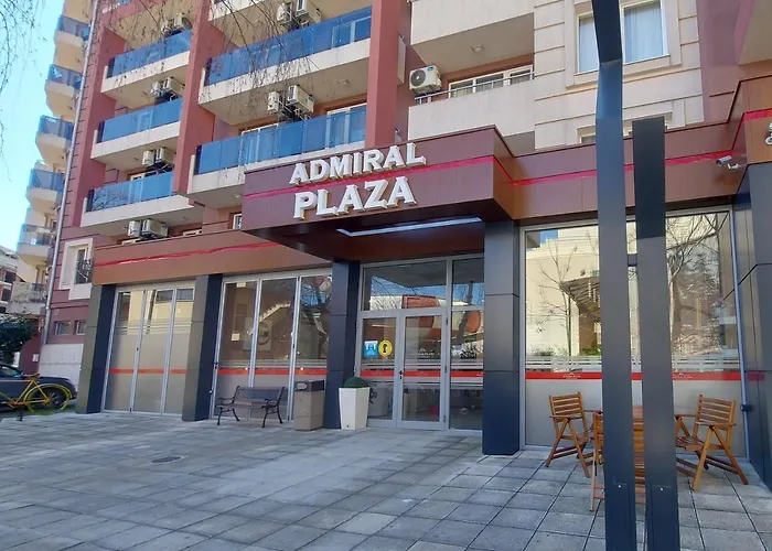 Admiral Plaza, & アパート サニービーチ