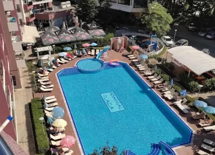 Admiral Plaza, & アパート