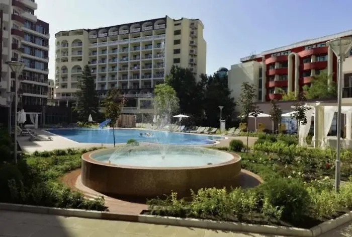 Admiral Plaza, & アパート *