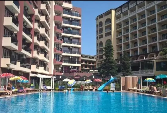 Admiral Plaza, & アパート サニービーチ