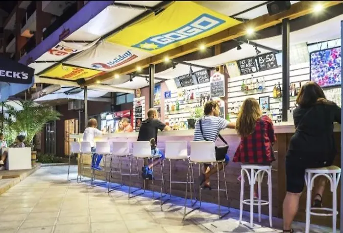 Admiral Plaza, & アパート サニービーチ