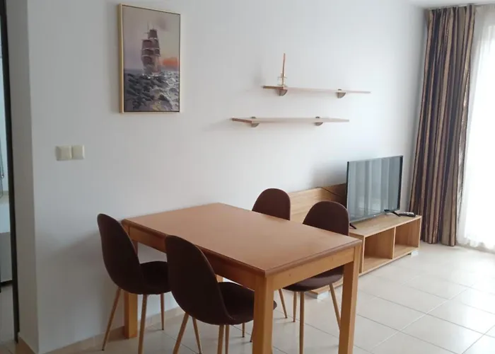 Admiral Plaza, & アパート *